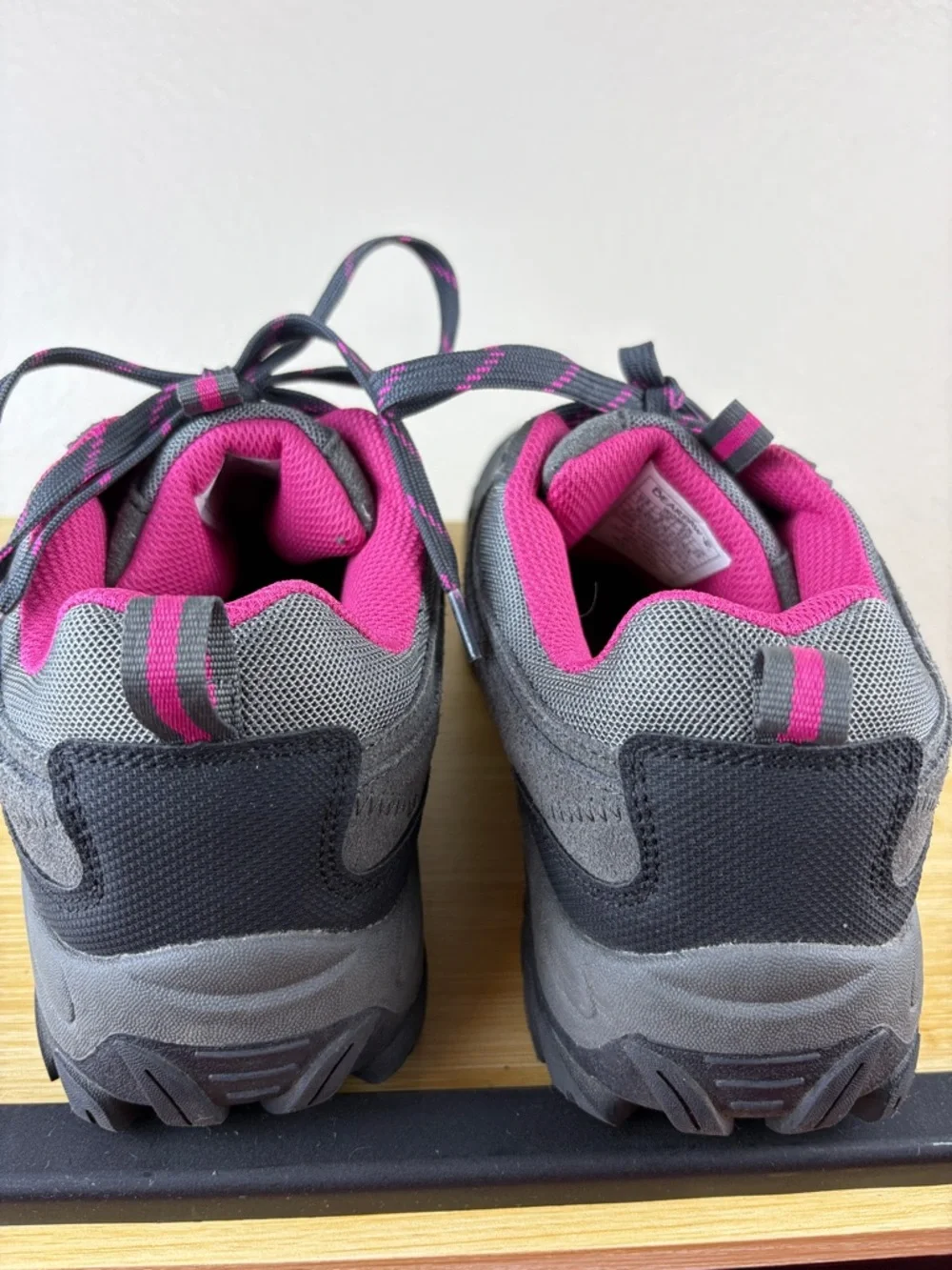 BearPaw Edgewood Low Women's Hiking‎ Shoes Gray Pink Suede Mesh 2755W Size 11